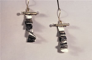 RIBBON FOLD EARRINGS